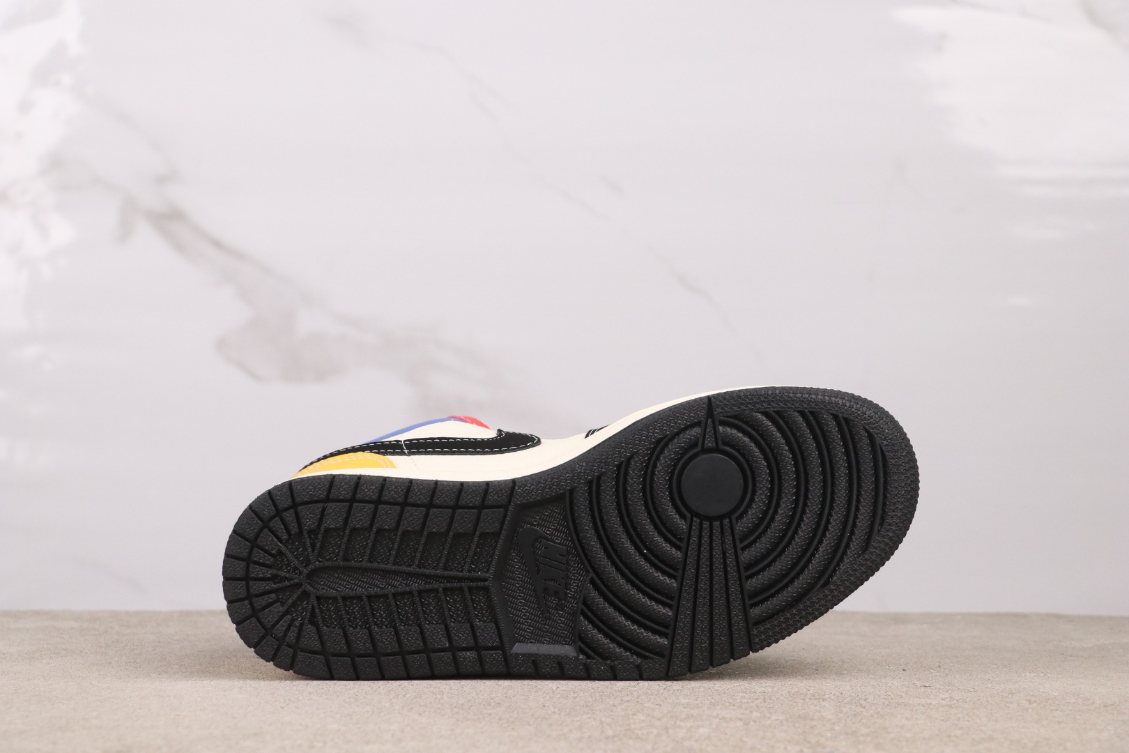 20251115/Nike_251115-2